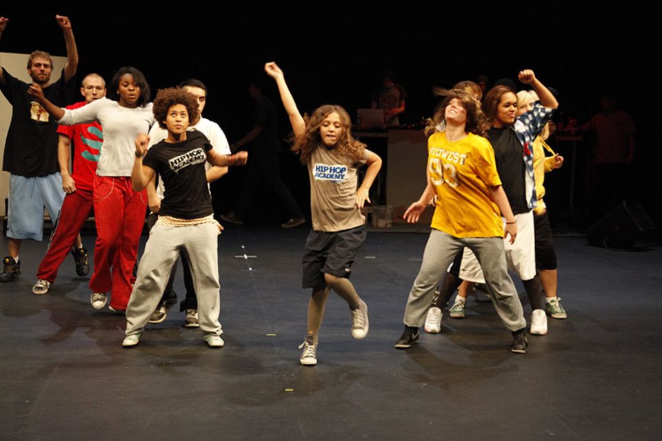 Breakdance: Zu Besuch in Hamburgs Hip-Hop-Schule Breakdance: Zu Besuch in Hamburgs Hip-Hop-Schule