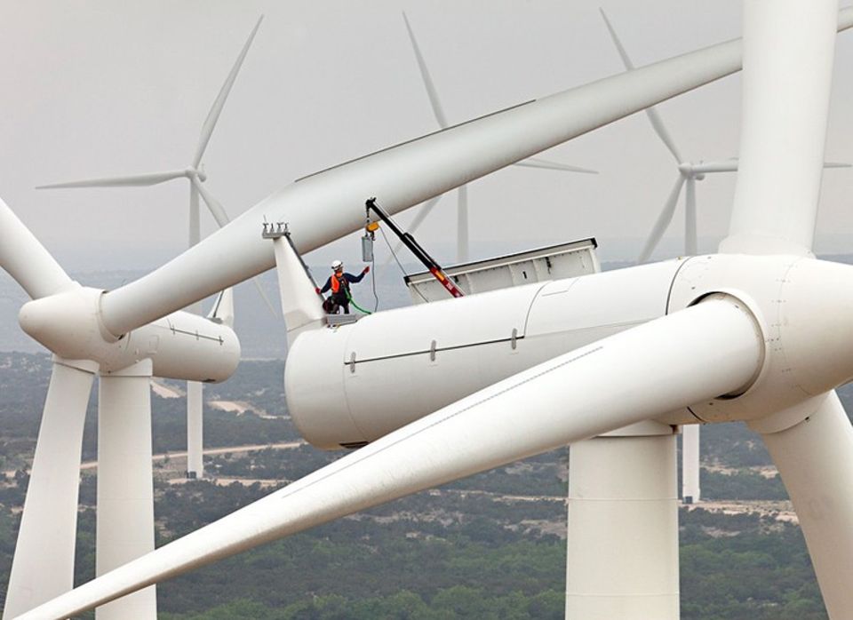 Windkraft: Wartungsarbeiten an Windrädern sind zeitraubend und kostenintensiv. Mit genaueren Sensoren lassen sie sich minimieren