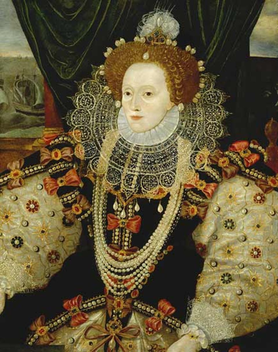 Zeit ihres Lebens ist Elisabeth von Feinden umgeben: Ihre ältere Halbschwester lässt sie in den Tower sperren,der Papst schließt sie aus der Kirche aus, ihr Schwager entsendet eine gewaltige Kriegsflotte gegen sie. Doch Elisabeth I. übersteht alle Komplotte. 44 Jahre lang wird die 1559 gekrönte Monarchin herrschen Zeit ihres Lebens ist Elisabeth von Feinden umgeben: Ihre ältere Halbschwester lässt sie in den Tower sperren,der Papst schließt sie aus der Kirche aus, ihr Schwager entsendet eine gewaltige Kriegsflotte gegen sie. Doch Elisabeth I. übersteht alle Komplotte. 44 Jahre lang wird die 1559 gekrönte Monarchin herrschen