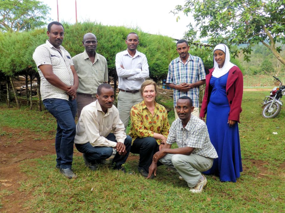 Die Projektpartner in Bonga, Kaffa, beim Besuch der Geschäftsführerin des Vereins im März 2015 Die Projektpartner in Bonga, Kaffa, beim Besuch der Geschäftsführerin des Vereins im März 2015