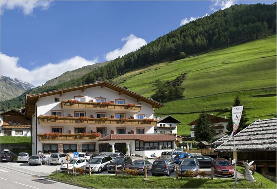 Übernachten: Hotel Schwarzer Adler