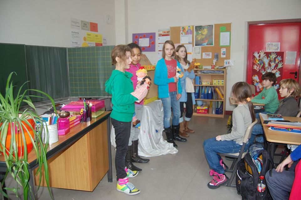 Wettbewerbsaufruf: Schüler einer Grundschule in Berlin führen Kasperl-Theaterstücke zum Thema Tierschutz auf und belegten damit beim letzten Wettbewerb den ersten Platz Wettbewerbsaufruf: Schüler einer Grundschule in Berlin führen Kasperl-Theaterstücke zum Thema Tierschutz auf und belegten damit beim letzten Wettbewerb den ersten Platz