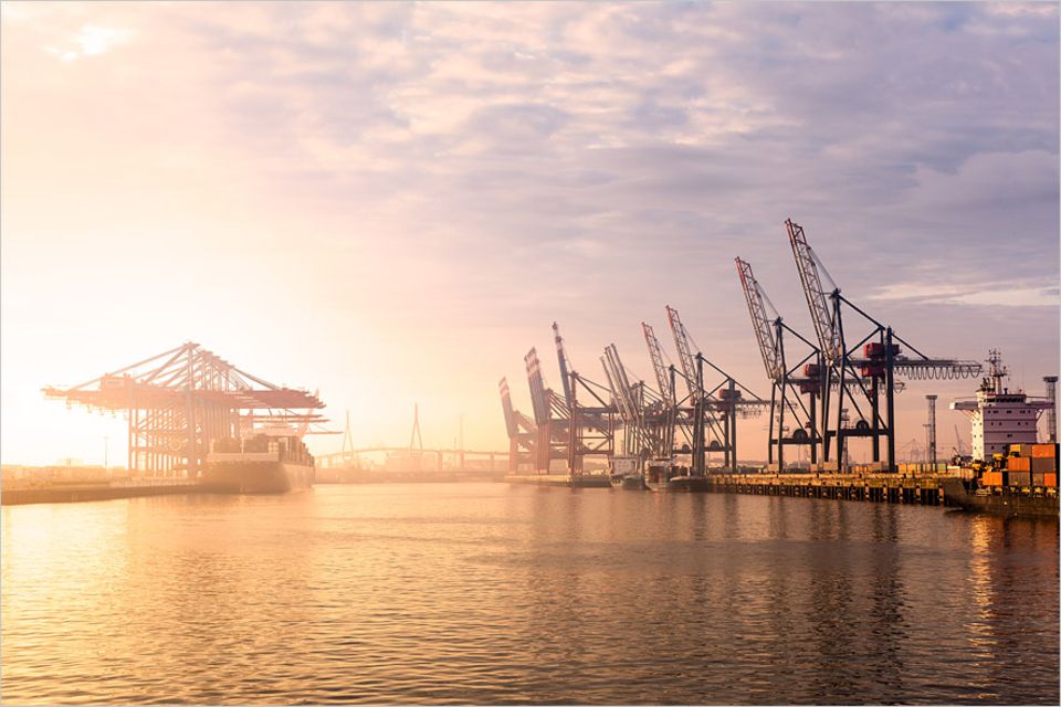 CABRIOTOUREN: Hamburg ist bekannt für seinen Hafen - eine Cabriorunde vom Fischmarkt bis nach Wilhelmsburg offenbart neue Perspektiven CABRIOTOUREN: Hamburg ist bekannt für seinen Hafen - eine Cabriorunde vom Fischmarkt bis nach Wilhelmsburg offenbart neue Perspektiven