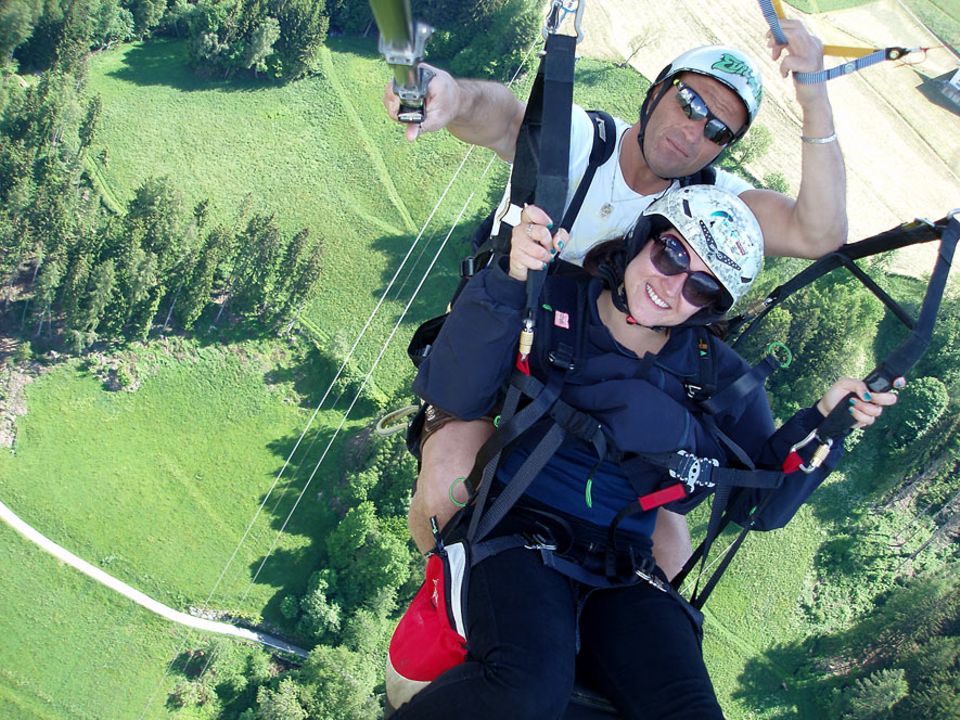 Paragliding in Südtirol: Autorin Elisabeth Turker fühlt sich nun auch in der Höhe wohl