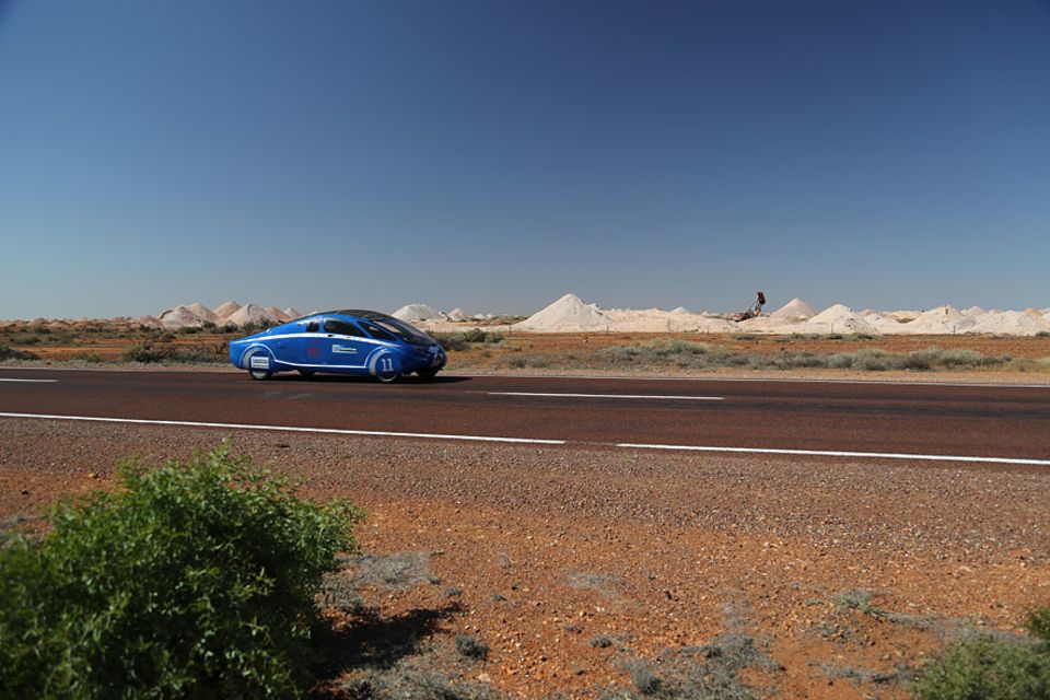 Elektromobilität: Der Bochumer SunCruiser unterwegs im Outback - ohne Pannen Elektromobilität: Der Bochumer SunCruiser unterwegs im Outback - ohne Pannen