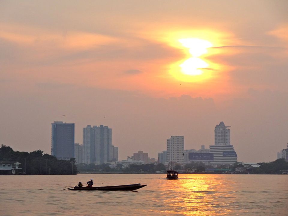 Wegen seiner historischen Bedeutung nennen die Thais den Chao Phraya auch „.Fluss der Könige“ Wegen seiner historischen Bedeutung nennen die Thais den Chao Phraya auch „.Fluss der Könige“