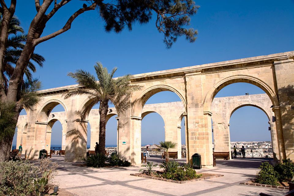 Reisetipps Malta: Die Barracca Gardens liegen malerisch mitten in der Hauptstadt Valletta und bieten einen Blick über den gesamten Hafen Reisetipps Malta: Die Barracca Gardens liegen malerisch mitten in der Hauptstadt Valletta und bieten einen Blick über den gesamten Hafen