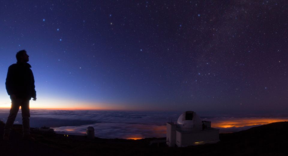 Tag und Nacht: Dunkelheit über den Observatorium Roque de los Muchachos auf der Kanareninsel La Palma Tag und Nacht: Dunkelheit über den Observatorium Roque de los Muchachos auf der Kanareninsel La Palma