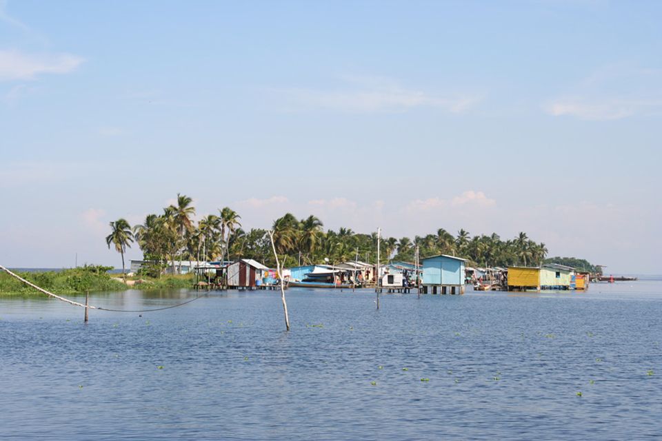 Das Pfahlbaudorf Ologa am Maracaibo-See liegt im Epizentrum der Blitze von Catatumbo Das Pfahlbaudorf Ologa am Maracaibo-See liegt im Epizentrum der Blitze von Catatumbo