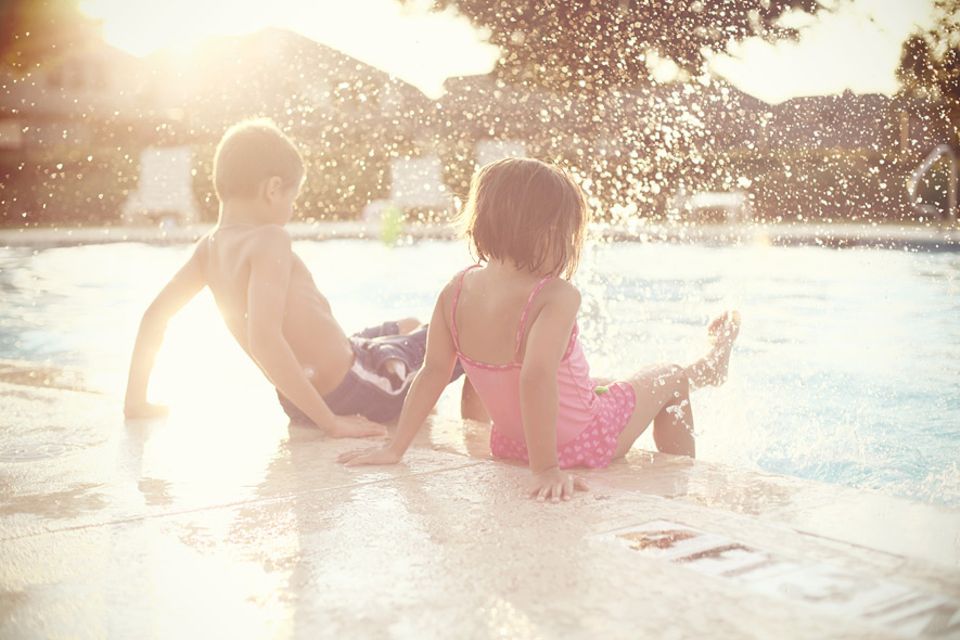 Risiko im Badeurlaub: Obacht am Hotelpool! Der große Badespaß kann zum Albtraum werden. Kinder sollten beim Planschen daher nie unbeaufsichtig sein Risiko im Badeurlaub: Obacht am Hotelpool! Der große Badespaß kann zum Albtraum werden. Kinder sollten beim Planschen daher nie unbeaufsichtig sein
