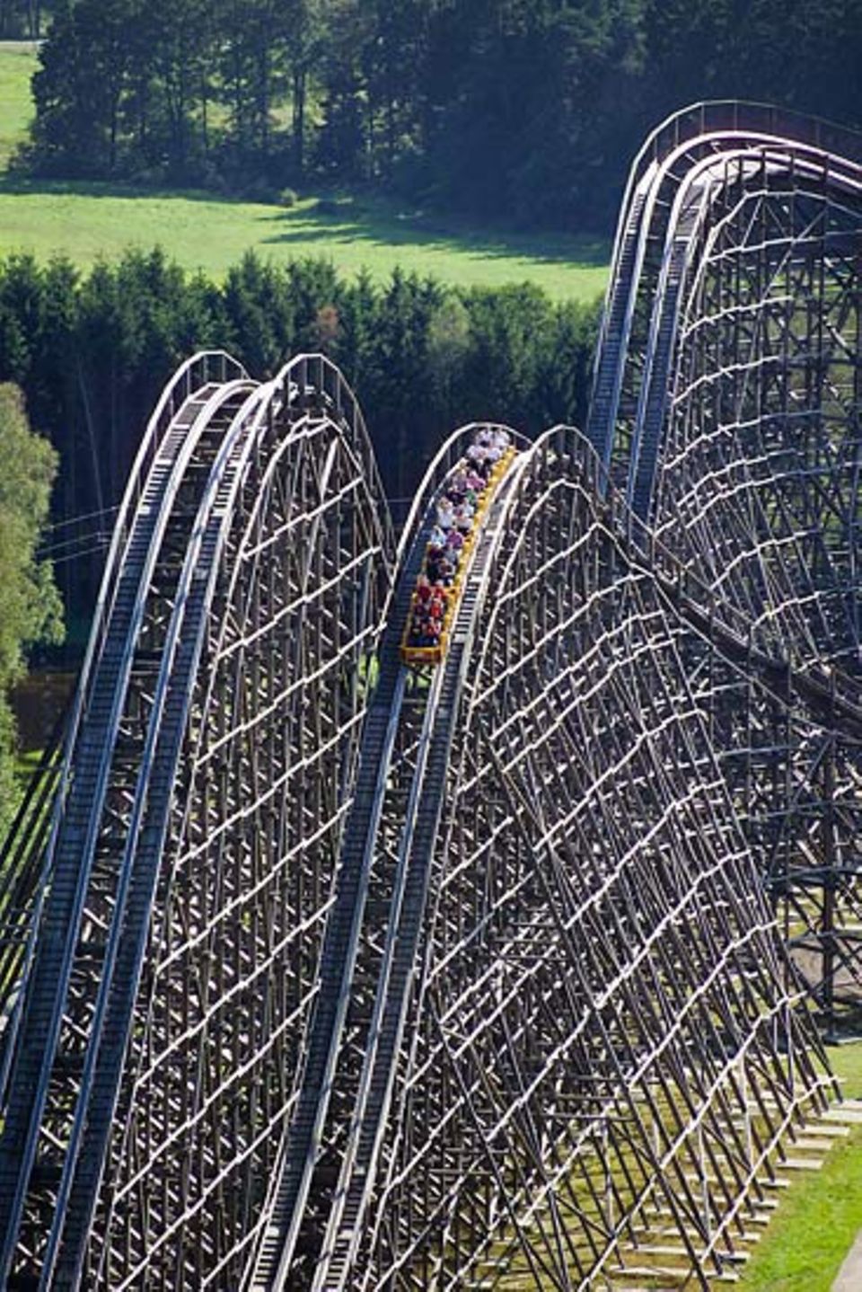Freizeitparks: Eine der größten Holzachterbahnen der Welt steht in Deutschland: "Colossos" könnt ihr im Heide-Park-Soltau testen
