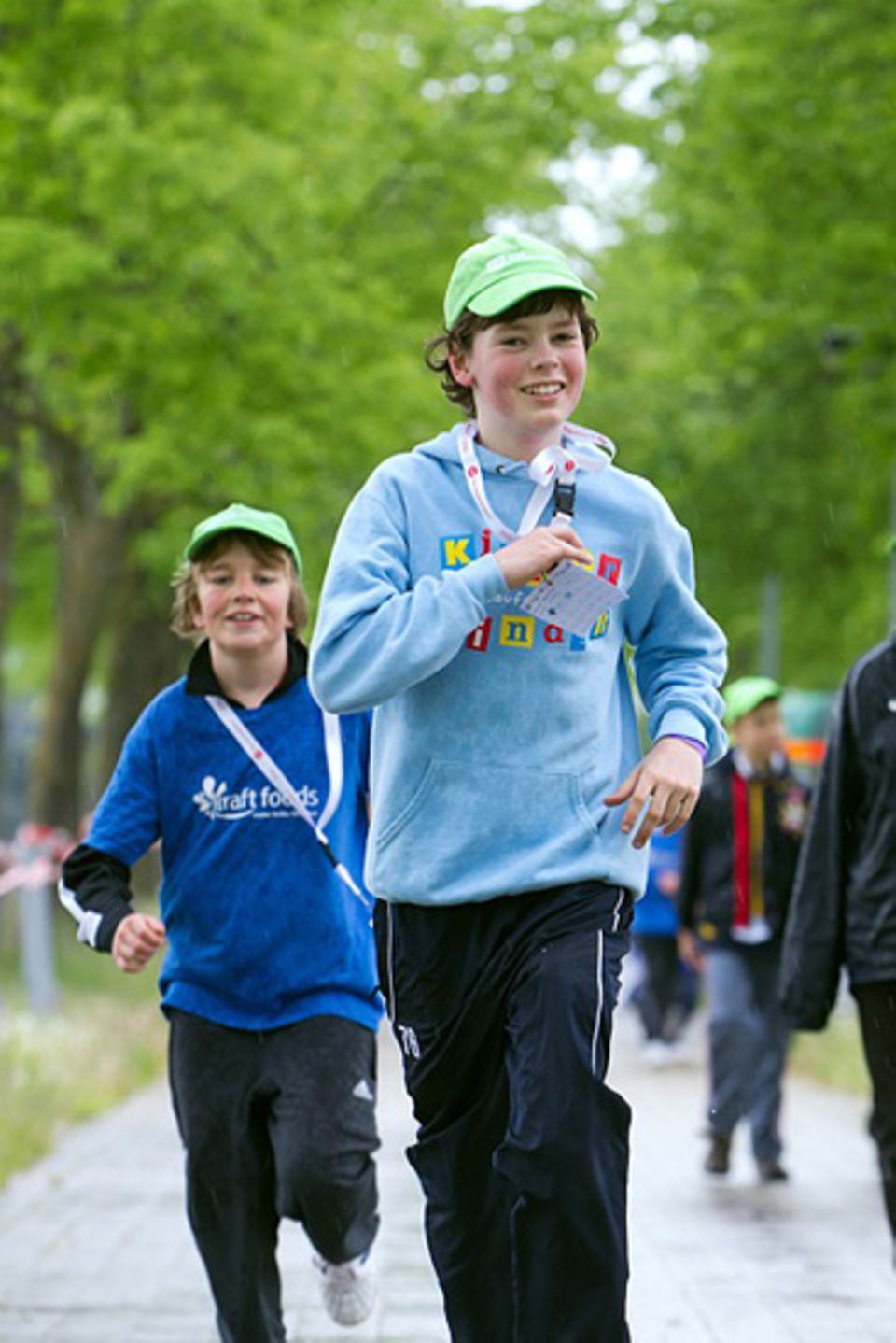 Niklas strengt sich richtig an, um so viel Geld wie möglich für die SOS-Kinderdörfer zu sammeln Niklas strengt sich richtig an, um so viel Geld wie möglich für die SOS-Kinderdörfer zu sammeln