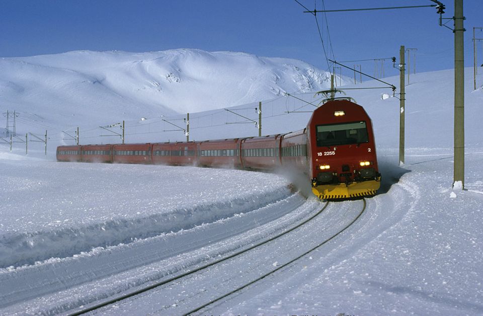 Interrail: Die Bergenbahn schlängelt sich durch die größte Hochebene Europas, die Hardangervidda