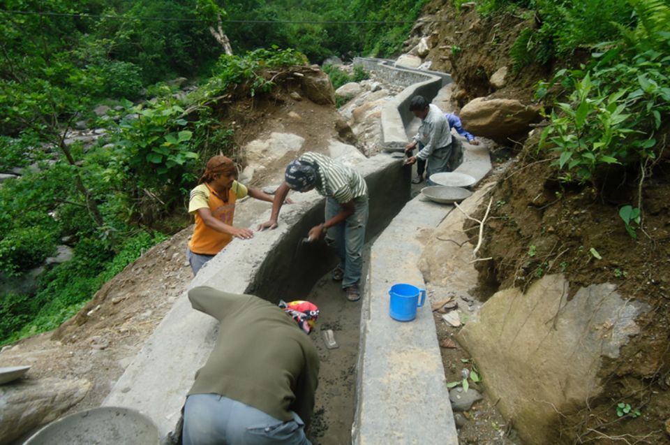 Bildergalerie: Der Kanalbau ist am Hang eine große Herausforderung