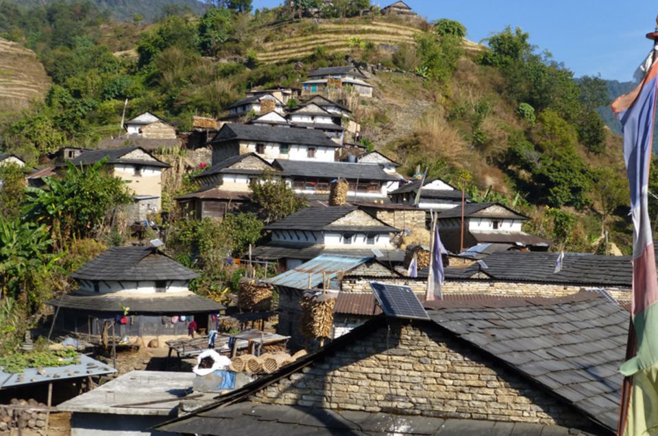 Bildergalerie: Schön anzusehen: In der Bergsiedlung Pasagaun werden die Häuser im traditionellen Stil mit überwiegend lokalen Baumaterialien gebaut