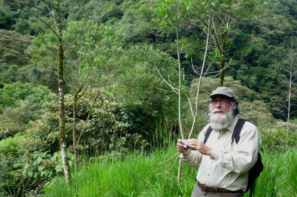 Carlos Zorrilla, Direktor von DECOIN, nahe seiner Ökofarm mitten im Wald