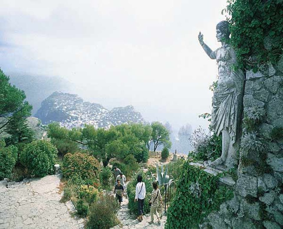 Der Monte Solaro ist mit 589 Metern der Spitzenberg der Insel Der Monte Solaro ist mit 589 Metern der Spitzenberg der Insel