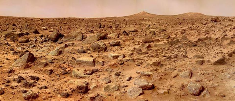 Mars-Missionen: Hätte ein Mensch mit dem Mars Pathfinder mitreisen können, so hätte er er nach der Landung in der Chryse Planita eine solche Wüstenei vor Augen gehabt