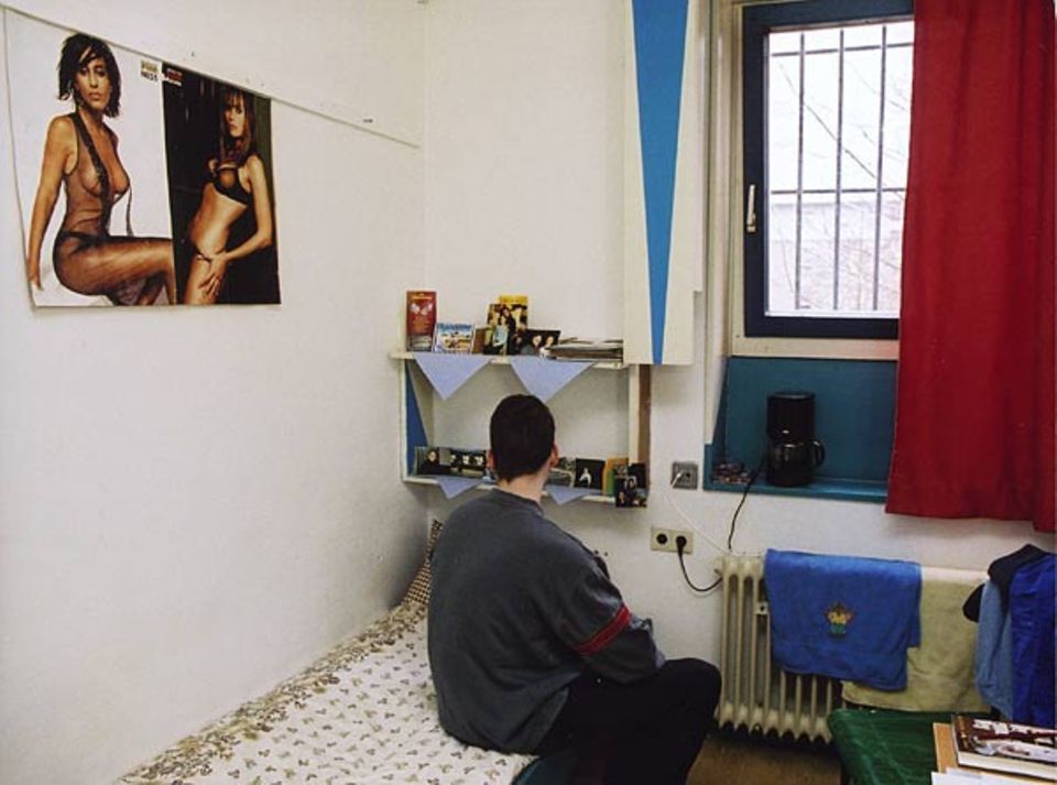 So sieht ein Zimmer in der Jugendanstalt Hameln aus. Viele Jugendliche sitzen hier wegen früherer Gewalttaten So sieht ein Zimmer in der Jugendanstalt Hameln aus. Viele Jugendliche sitzen hier wegen früherer Gewalttaten