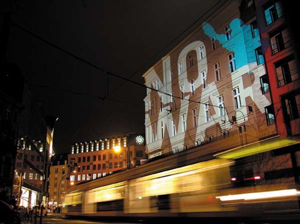 Antikriegs-Projektion in Berlin, 19. März