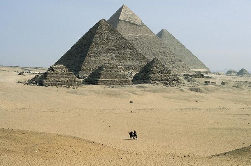 "Diese unerbittlich großen Dinge Aegyptens" schrieb Rainer Maria Rilke - hier die Pyramiden von Gizeh "Diese unerbittlich großen Dinge Aegyptens" schrieb Rainer Maria Rilke - hier die Pyramiden von Gizeh