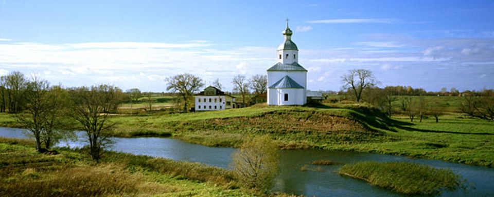 Kirche am Fluss Kamenka ins Suzdal