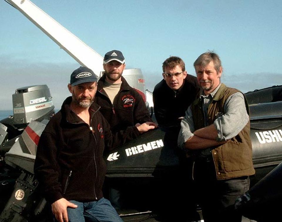 Das Expeditionsteam der BREMEN: Henryk Wolski, Tomasz Zadrozny, Flemming Schwartz, Heinz Klöser (v. l. n. r.) Das Expeditionsteam der BREMEN: Henryk Wolski, Tomasz Zadrozny, Flemming Schwartz, Heinz Klöser (v. l. n. r.)