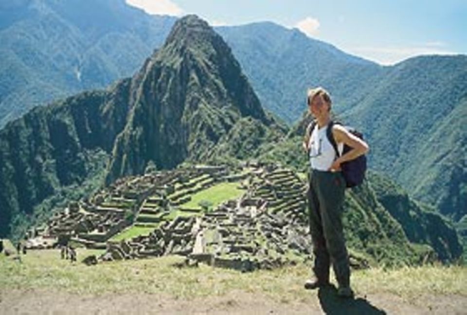 Hoch oben in den Anden: Angelika Albert vor der Inkastadt Machu Picchu Hoch oben in den Anden: Angelika Albert vor der Inkastadt Machu Picchu