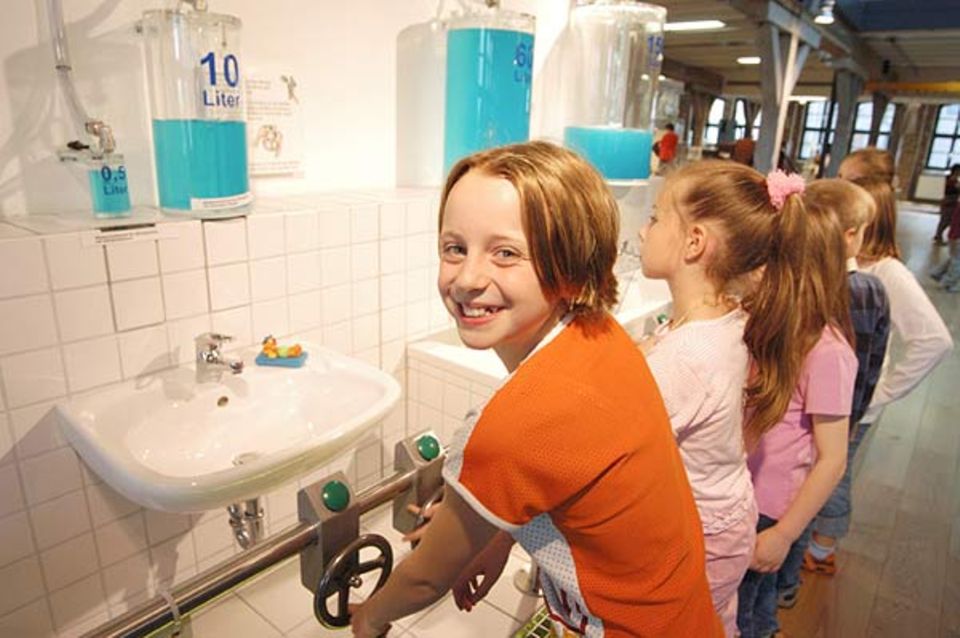 Wie viel Wasser verbrauchst du täglich? Hier kannst du es sehen.