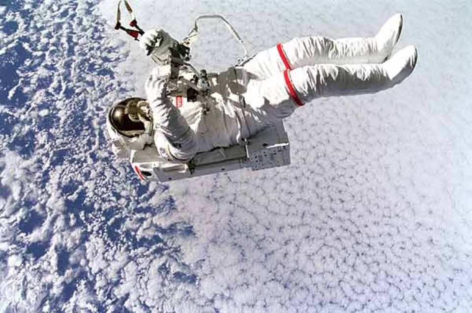 Beruf: Mit der Schwerelosigkeit muss jeder Astronaut klar kommen. Beruf: Mit der Schwerelosigkeit muss jeder Astronaut klar kommen.