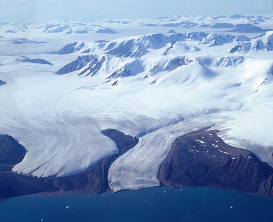 Klimawandel: Ellesmere Island im Nordpolarmeer: Während der Eiszeiten waren große Teile der heute eisfreien Regionen von solchen Hunderte von Metern dicken Eispanzern bedeckt Klimawandel: Ellesmere Island im Nordpolarmeer: Während der Eiszeiten waren große Teile der heute eisfreien Regionen von solchen Hunderte von Metern dicken Eispanzern bedeckt