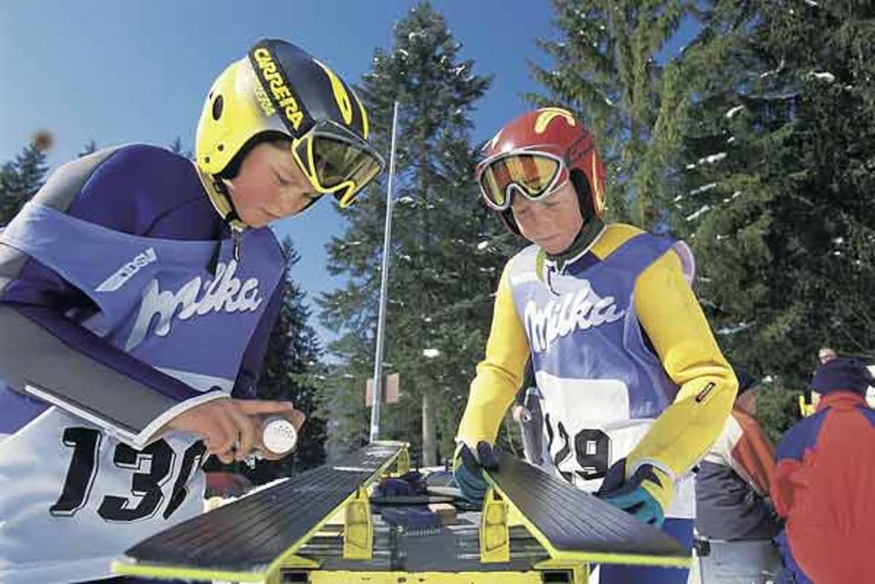 Beruf: Auch die Wartung der Skier gehört zum Sport
