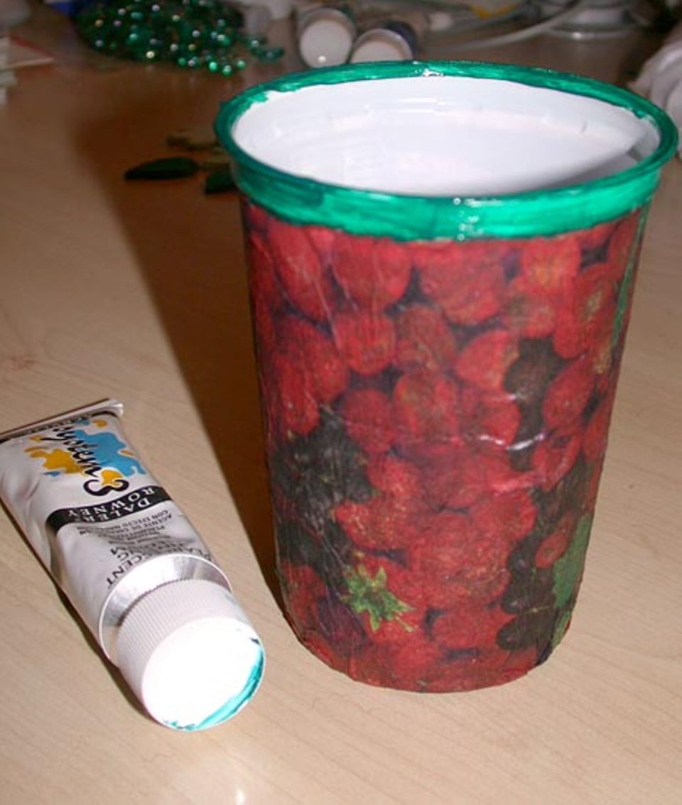 Upcycling: Mit einem Stein beschwert wird die Dose zu einem prima Stiftehalter