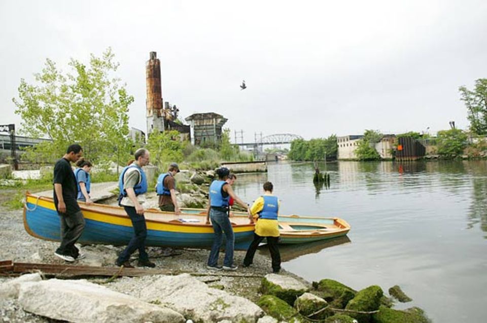 Survey mit der Gruppe "Rocking the Boat" im Mundungsbereich des Bronx Rivers Survey mit der Gruppe "Rocking the Boat" im Mundungsbereich des Bronx Rivers