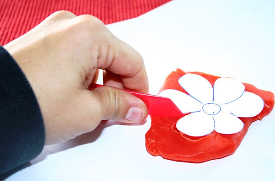 DIY: Schneidet die Blume aus