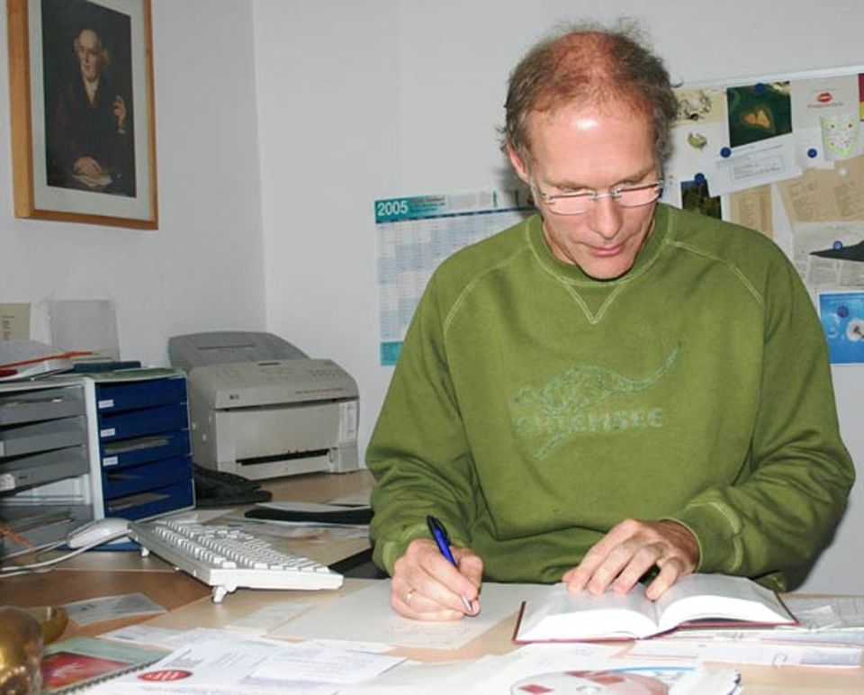 Beruf: Albert Hellmeier muss auch jede Menge Schreibkram zwischendurch erledigen Beruf: Albert Hellmeier muss auch jede Menge Schreibkram zwischendurch erledigen