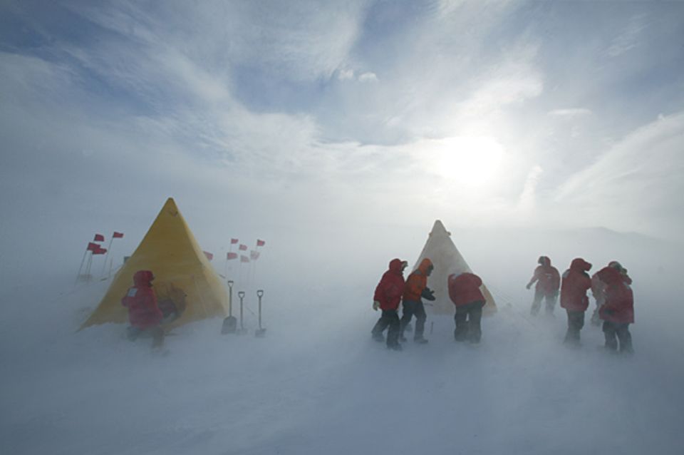 Zelten im Eis: Die Luft fühlt sich an wie minus 60 Grad