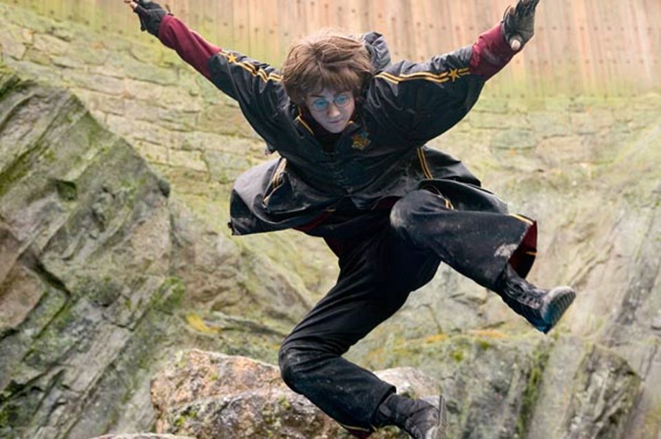 Fotoshow: Harry im "Drachen-Gehege". Hier beginnt die Drachen-Prüfung, in der Harry gegen den Feuerspeienden Hornschwanz-Drachen antreten muss (siehe Bild 8)