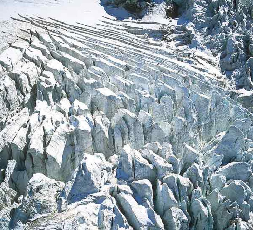 "Labyrinth" nennen die Engadiner jene Stelle, an der die Zunge des Morteratsch-Gletschers über einen steilen Hang fällt