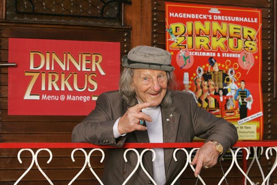 Konrad steht auch mit 96 Jahren noch im Berufsleben - und hat Spaß daran Konrad steht auch mit 96 Jahren noch im Berufsleben - und hat Spaß daran