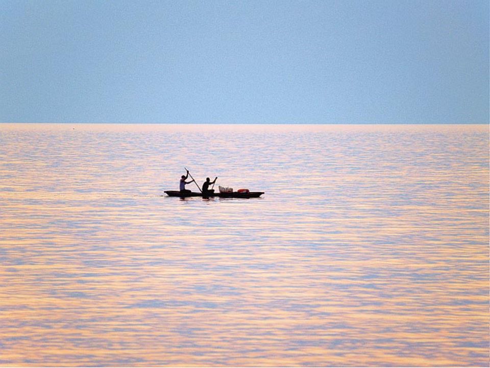 Das Boot gleitet dahin, vom Südwind getrieben