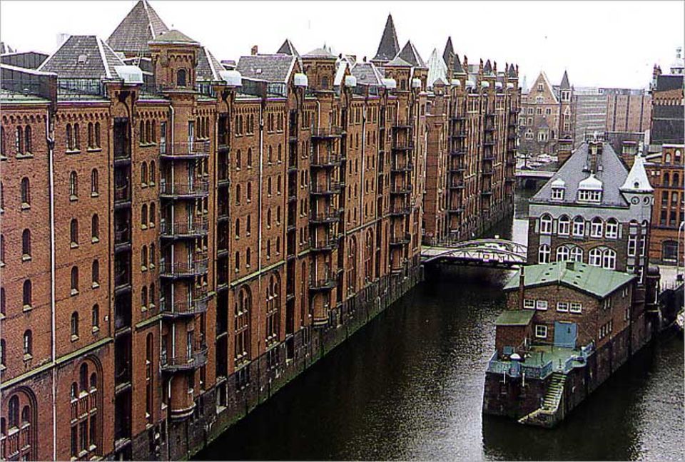 Die Austellung liegt im Herzen von Hamburg in der historischen Speicherstadt. Hier wurden früher Gewürze und Teppiche aus Fernost gelagert