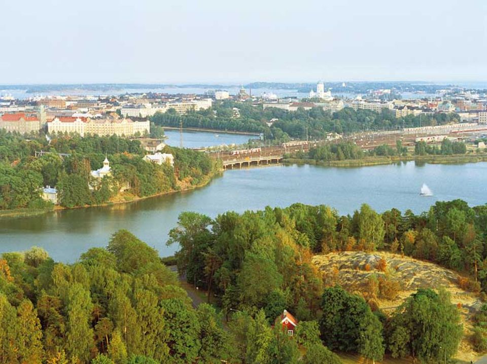 Viel Wasser, viel Grün: Vom Stadionturm aus lässt sich die 550.000-Einwohner-Stadt am finnischen Meerbusen gut überlicken Viel Wasser, viel Grün: Vom Stadionturm aus lässt sich die 550.000-Einwohner-Stadt am finnischen Meerbusen gut überlicken