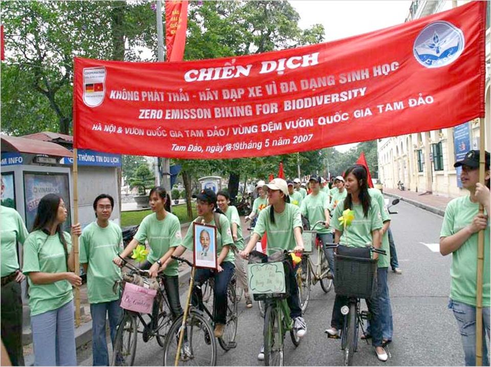 Sportlicher Auftakt: Viele der Teilnehmer legten die 80 Kilometer von Hanoi zum Nationalpark mit dem Rad zurück