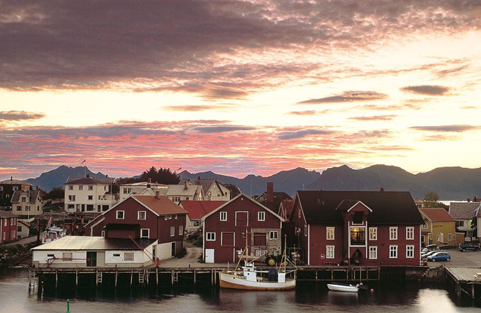 Karges Land, reiches Meer: Henningsvær lebt heute von Fischfang und Waltourismus