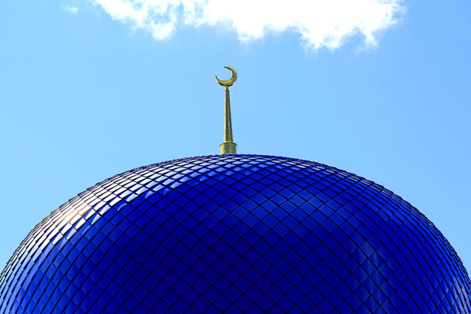 Weltreligionen: Der Halbmond, genannt Hikal, gilt als Symbol des Islam Weltreligionen: Der Halbmond, genannt Hikal, gilt als Symbol des Islam