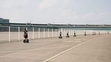 Segway auf dem Tempelhofer Feld in Berlin