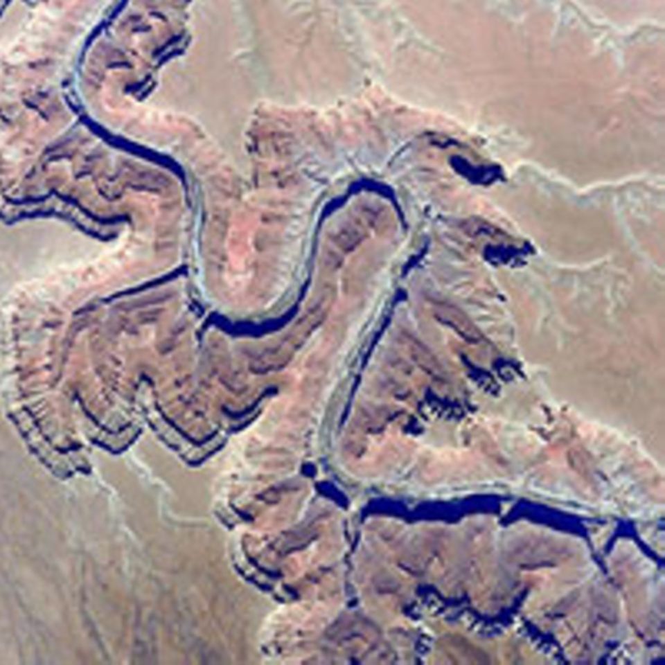 Foto von der ISS: Gebirgskamm oder Canyon? Astronaut fotografiert verrückte optische Täuschung