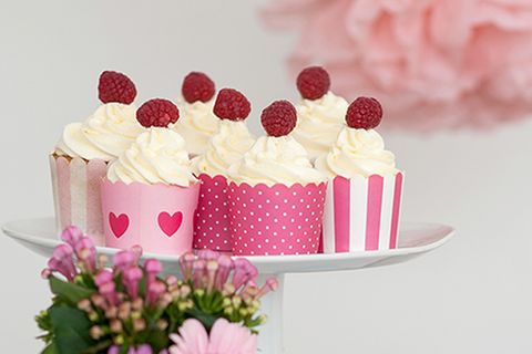 Rezept: Cupcakes mit Himbeerfüllung und Frischkäsetopping