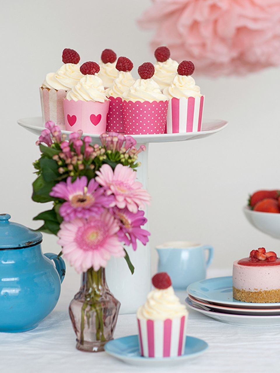 Rezept: Cupcakes mit Himbeerfüllung und Frischkäsetopping